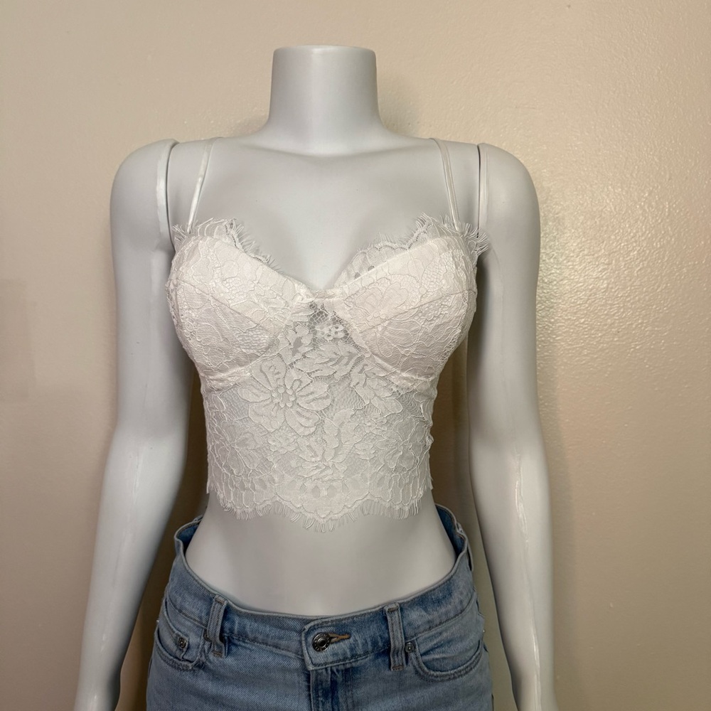 White floral lace spaghetti straps scalloped hem satin back crop top